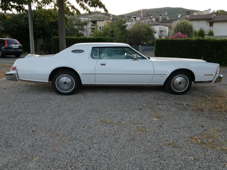 Lincoln Continental Mark IV