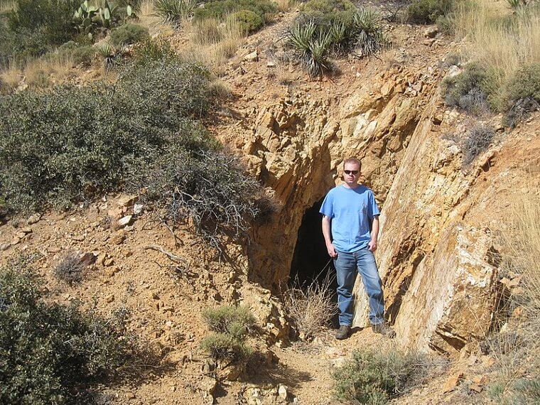 Mito: Os minerais usados em carros elétricos são extraídos por crianças