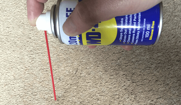 Limpe A Cera De Vela E Cola Do Carpete