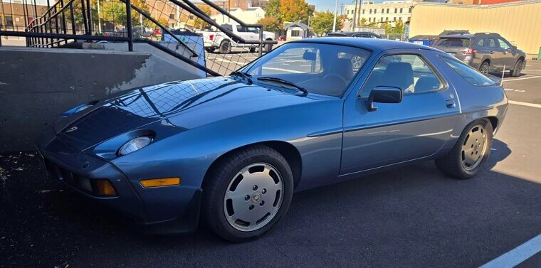 Porsche 928