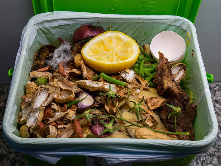 Stop Your Garbage Can Smelling With Bread And Vinegar