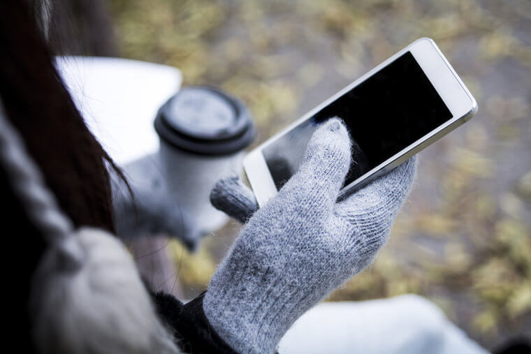 Wrap Aluminum Foil To Use Your Phone While Wearing Gloves
