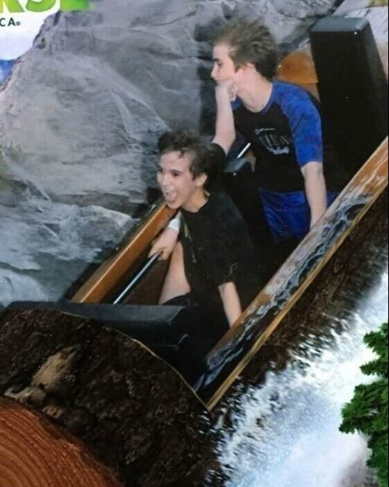 턱밑까지 치고 들어오는 놀이기구