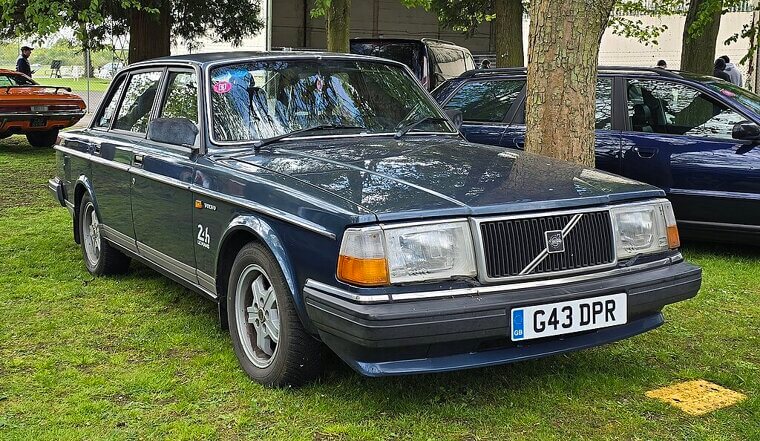 Volvo 240 (1974–1993)