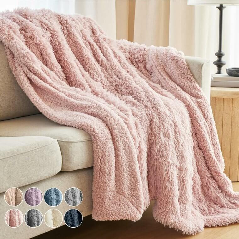 Connecticut Home Throw Blanket - Luxurious Comfort for Any Space 