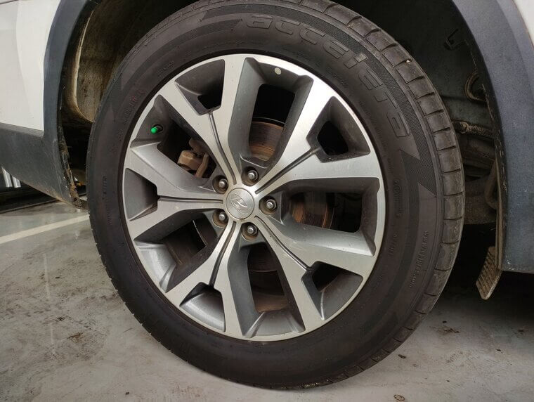 Eye Catching Twenty One Inch Alloy Wheels