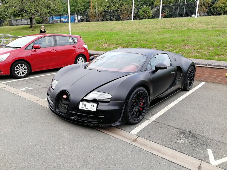 Bugatti Veyron - 8.0L