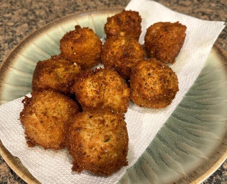 Fried Macaroni and Cheese Balls