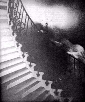 Le Fantôme Voulait Faire Un Tour De La Maison