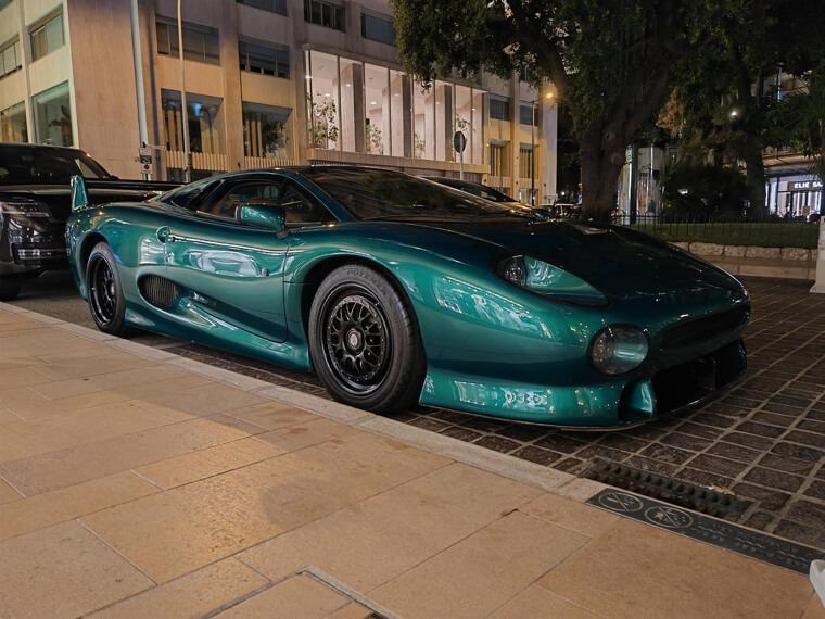 Jaguar XJ220