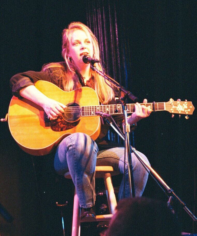 Mary Chapin Carpenter Changed Her Lifestyle After a Pulmonary Embolism