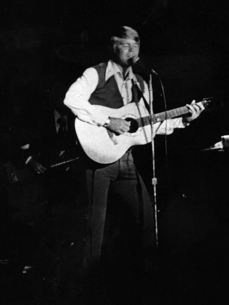 Glen Campbell Ceased Performing Following an Alzheimer's Diagnosis