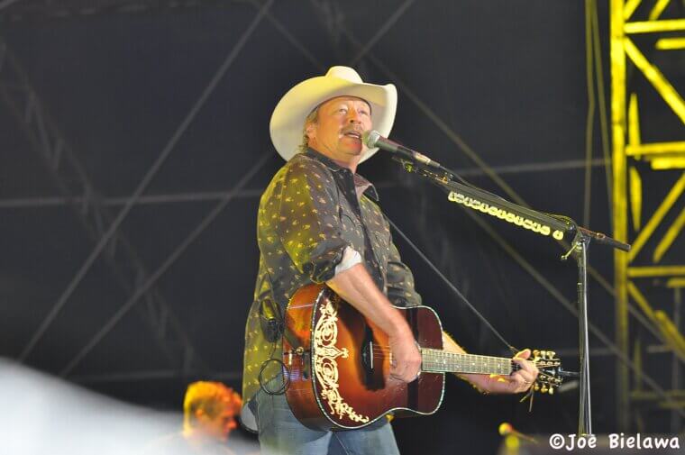 Alan Jackson Stopped Regular Touring Because of a Neurological Condition