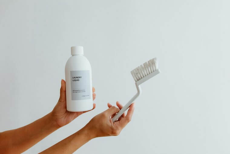 A Toothbrush for Targeted Scrubbing in Tight Areas