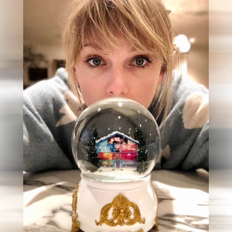 Taylor Swift Constructs Snow Globes