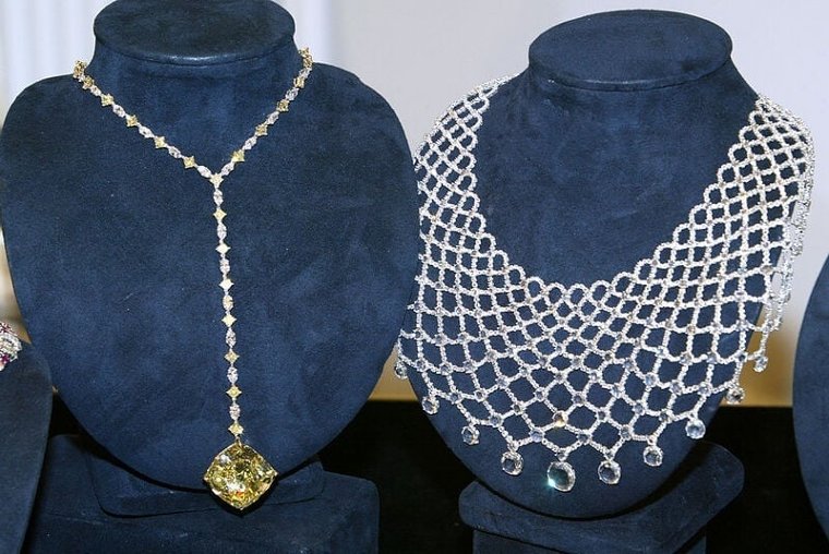 Coup D’éclat: The Mystery of the $100 Million Harry Winston Heists