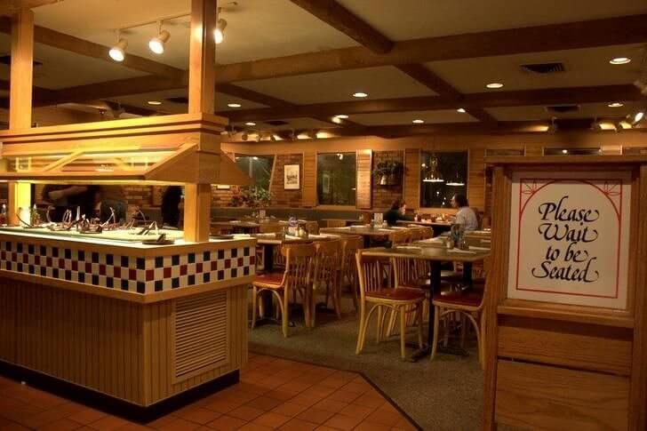 The Beauty of Old-School Pizza Hut