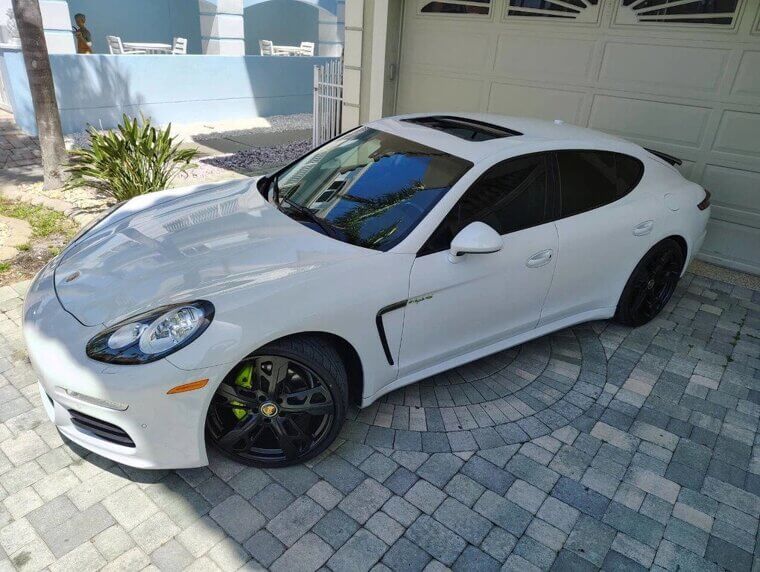2015 Porsche Panamera - $28,099