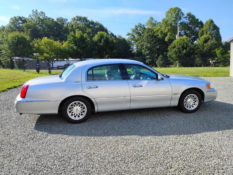 1998 Lincoln Town Car - $2,500