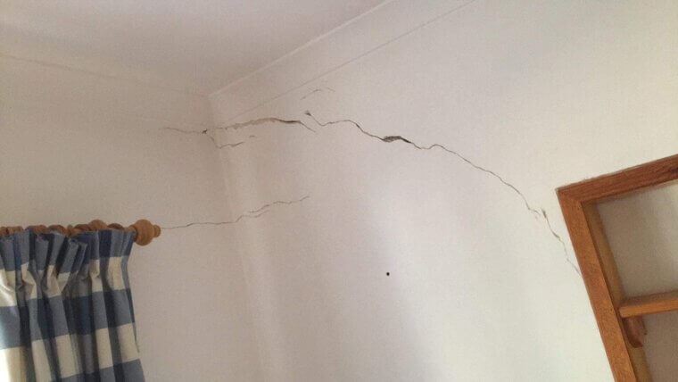 Mysterious Wall Crack