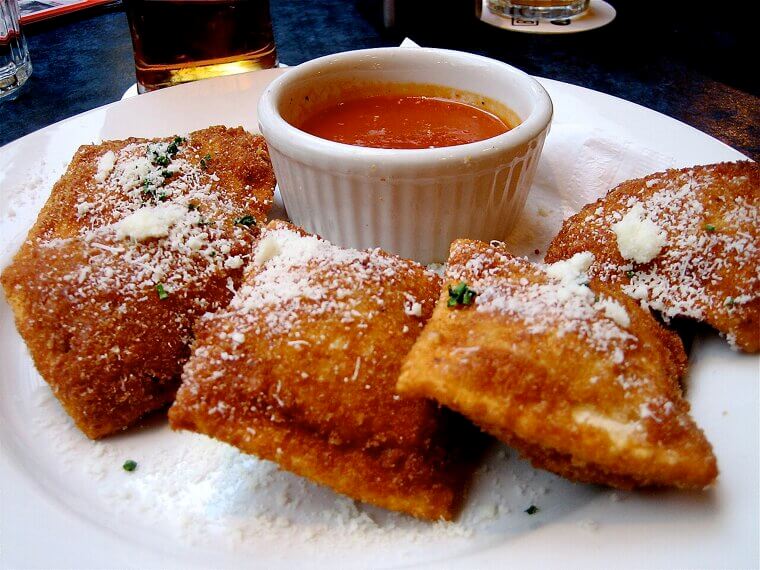 A Rushed Restaurant Cook Threw Fresh Meat-Filled Pasta Into Hot Frying Oil Instead of Boiling Water, Accidentally Inventing Toasted Ravioli Appetizers