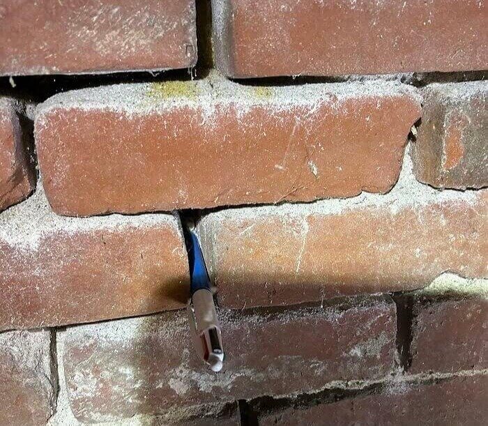 Hoeveel pennen passen er in de bakstenen?
