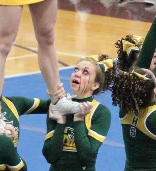 Hilarious Photos of Cheerleaders That Will Have You Laughing More Than ...