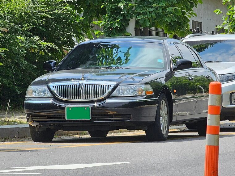 Attracts Fingerprints