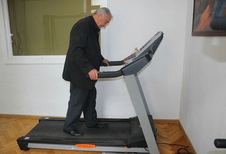 Mistakes People Over 60 Make at the Gym