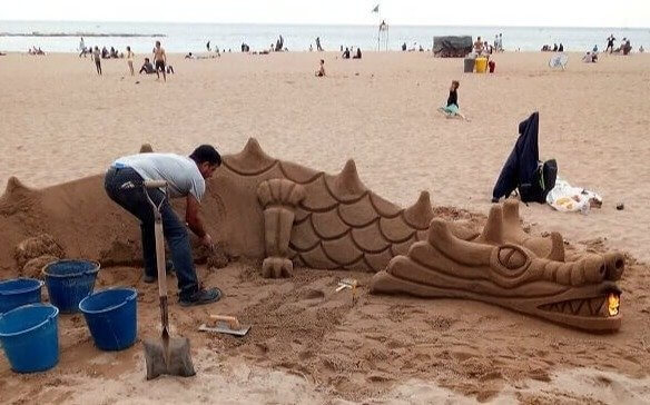 This Master Sand Builder Even Put Fire in the Dragon's Mouth