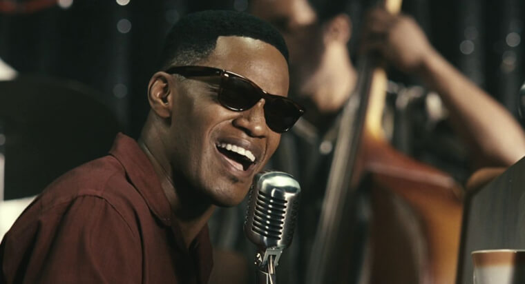 Jamie Foxx Se Pegó Los Ojos Para Interpretar El Papel De Ray Charles en Ray