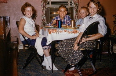 Household Chores Kids Were Expected to Do in the 1960s