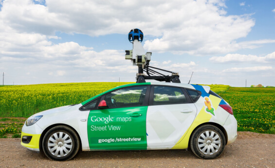 Valódi pillanatok, amelyeket a Google Street View kamerái rögzítettek