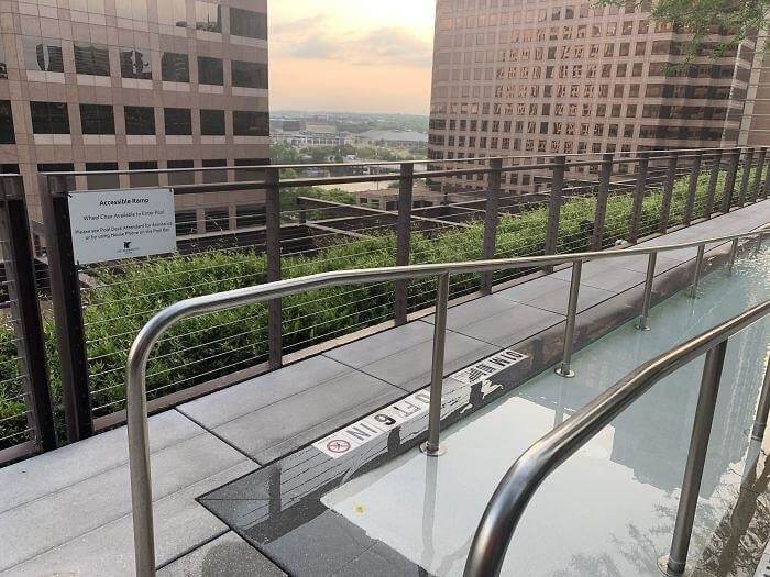 Una piscina accesible