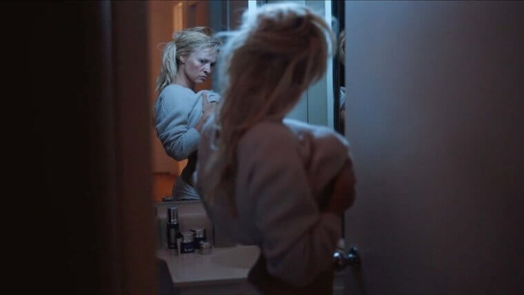 Pamela Anderson Is Afraid of Mirrors