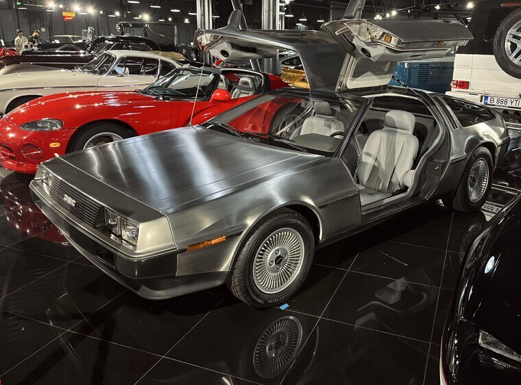 DeLorean DMC-12