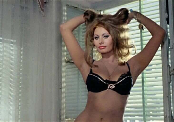 Sophia Loren As Adelina Sbaratti In Yesterday, Today, And Tomorrow