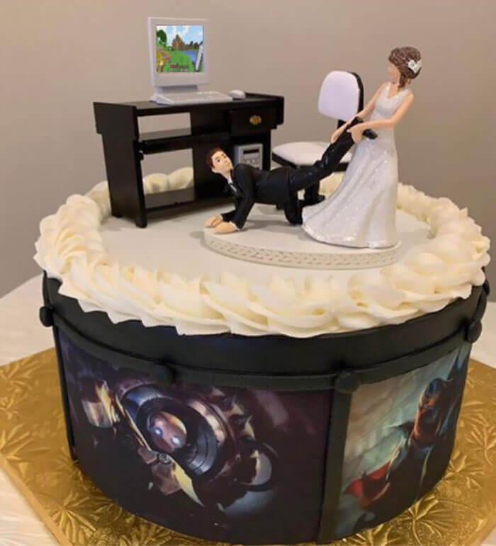 Hilarious And Bizarre Wedding Cakes That Stole The Show Visualchase 2669