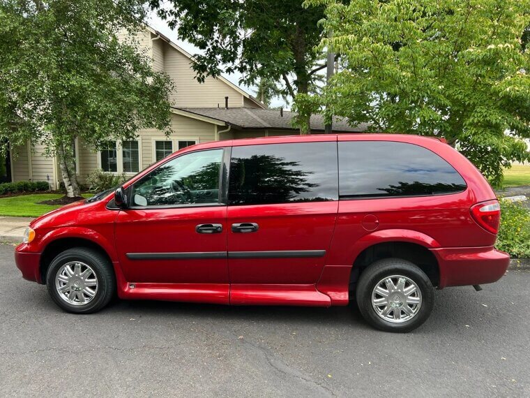 2005 Dodge Grand Caravan - $5,600