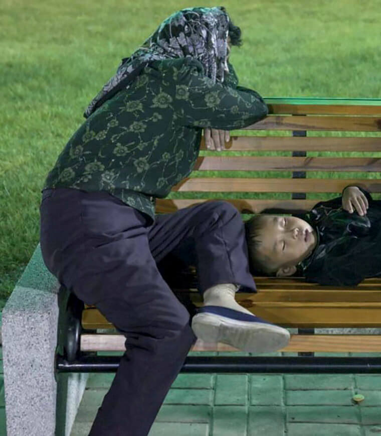 Descansando en un banco