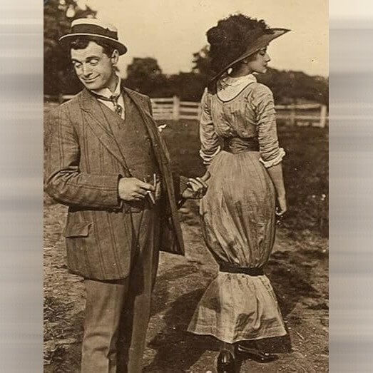 The Hobble Skirt
