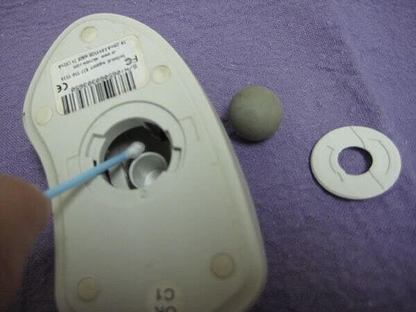 ​Cleaning a Mouse With a Rolling Ball Inside