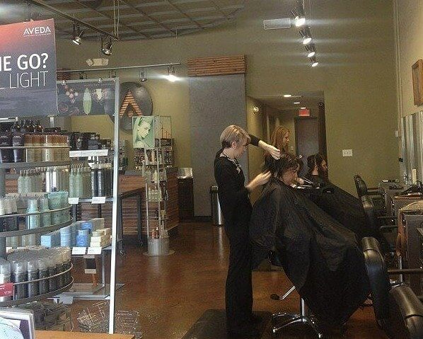 Sara vient à la rescousse avec ses talents de coloriste