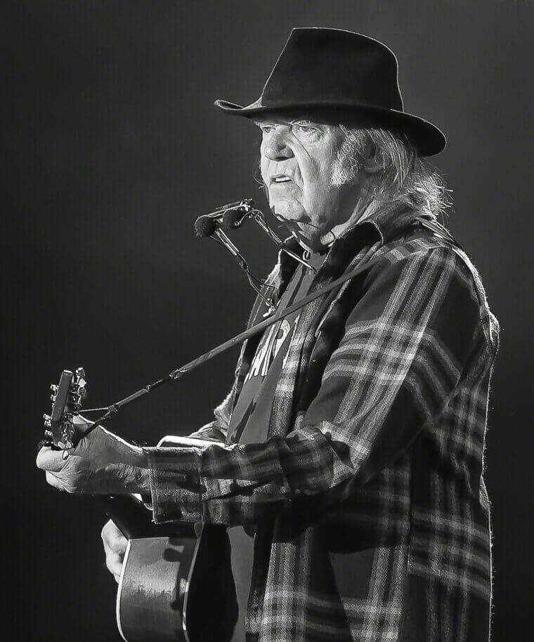 "Harvest Moon" by Neil Young - A Rustic Ode to Enduring Affection