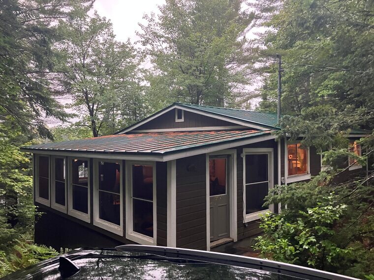 The Laurentian Mountains Log Manor, Quebec: A Fortress of Frost