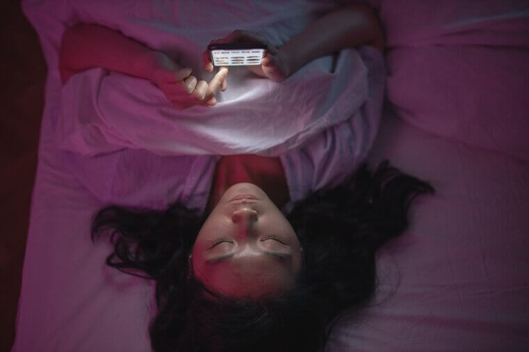 Avoid Screens an Hour Before Bed
