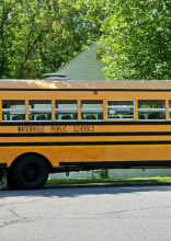 Det här paret förvandlade en rostig gammal skolbuss till det perfekta hemmet