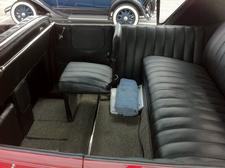 Rear-Facing Third-Row Jump Seats