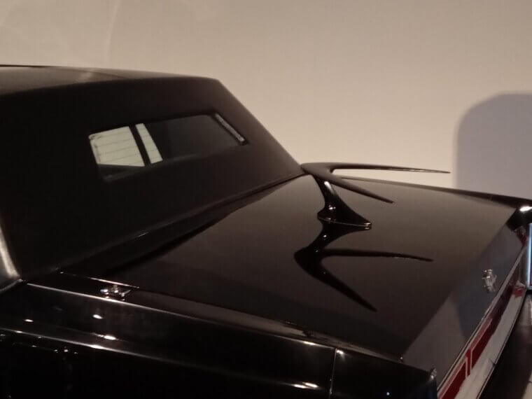 Motorized Antenna Masts on Sedans