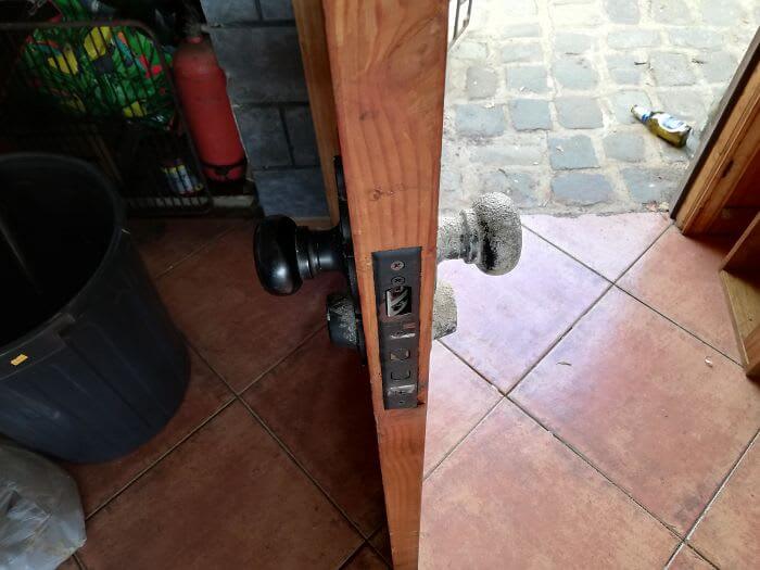 Living Next to Ocean: Outside Knob vs. Inside Knob